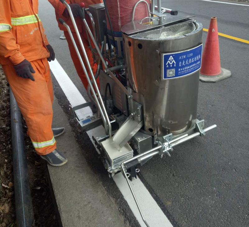 微信图片_20201228131557.jpg 道路交通标线施工现场