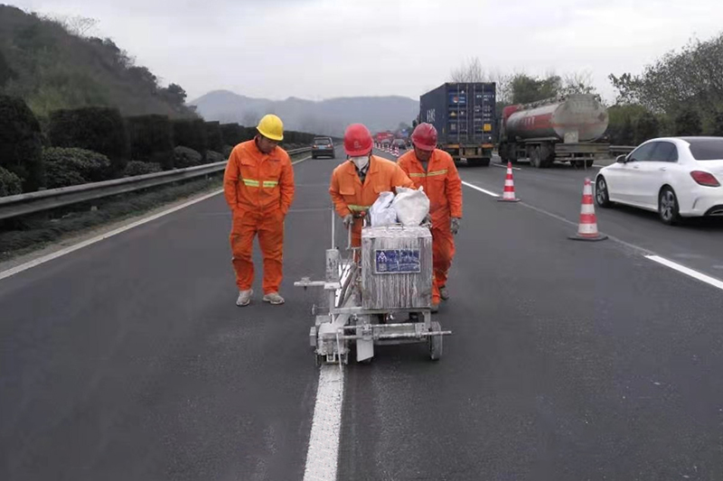 道路交通标线的作用2.jpg