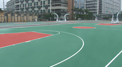 学校球场一定要选硅PU吗？